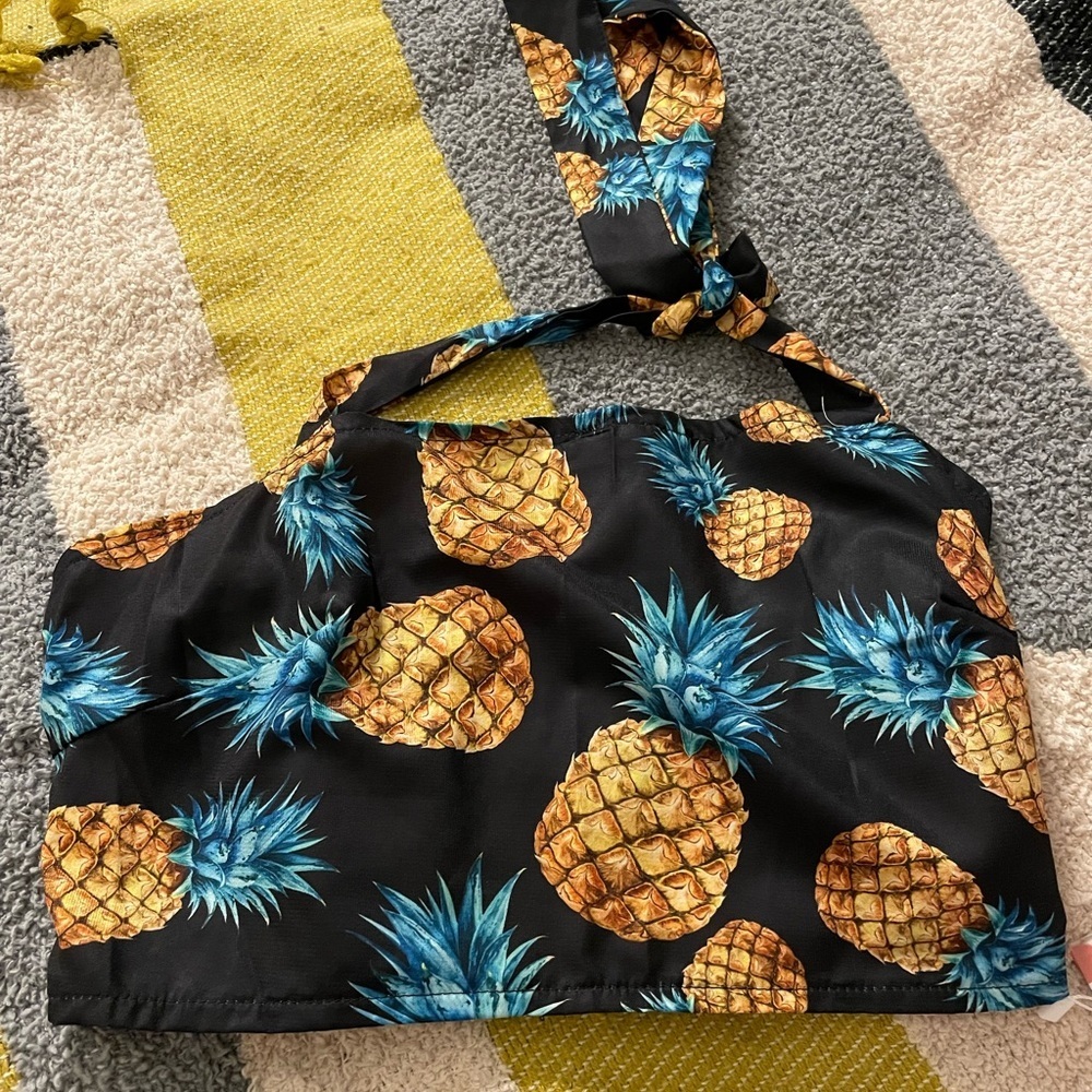NWT Romwe Pineapple Halter Crop Top